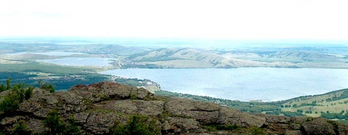 Вид с хребта Крыктытау на озера Банное, Чебачье, Ташбулатово
