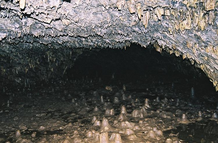 Пещера над водопадом Атыш