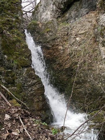 Водопад на Равтау