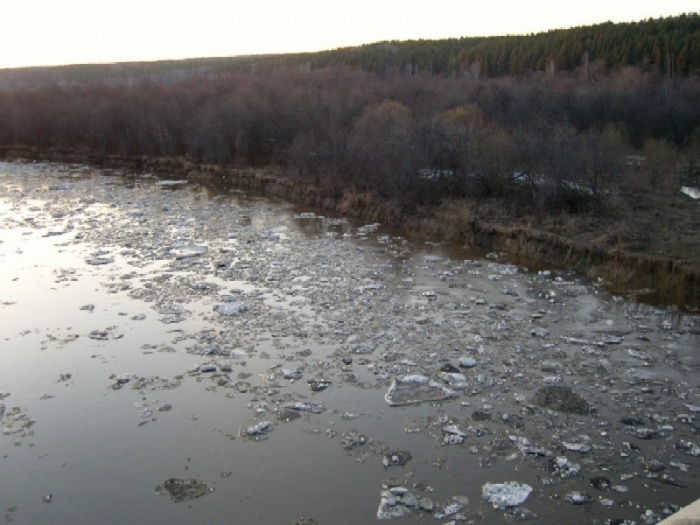 ледоход на реке Ай
