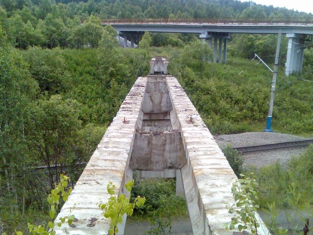 Разобранный мост на узкоколейке