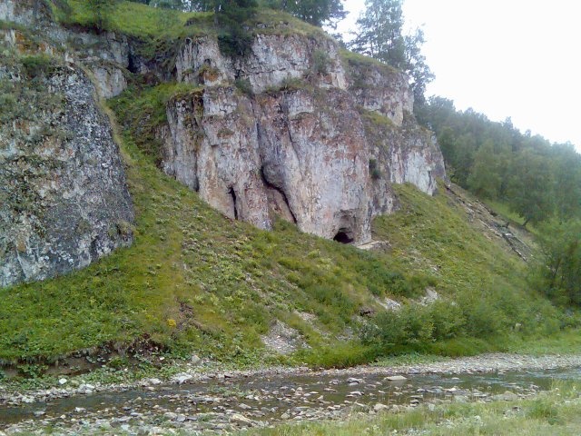 Скалы в деревне Арышпарово