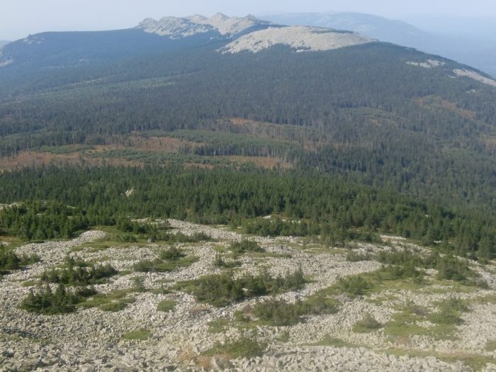 Вид с вершины г. Нургуш-3 (1247м) на южную часть хребта Нургуш