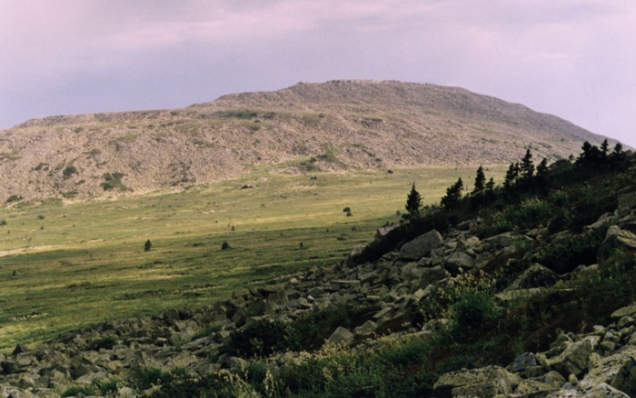 Вид на Малый Ямантау (1512,7 м) со склонов Большого Ямана