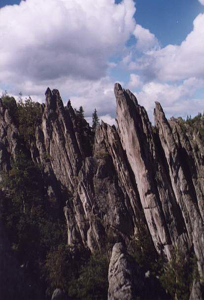 Скалы в районе Двуглавой Сопки