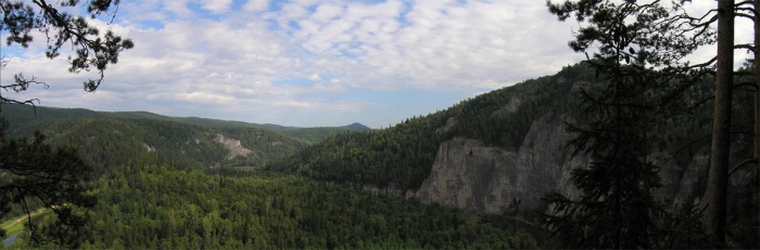 Панорама со скал Мамбет