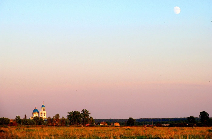 Вечер. Село Воскресенское.