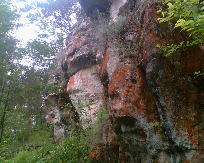 красные скалы у Серпиевки