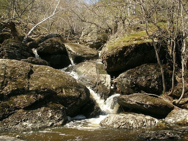 Водопадик на речке Могак  в районе Кужаново