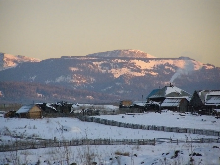 Вид на деревню Александровка и гору Поперечная.