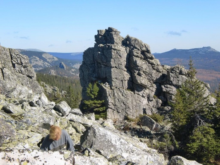 Курумник и останцы на склоне г. Антенная. 29.09.2012