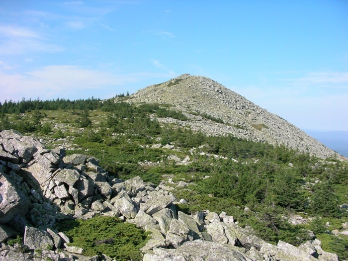 северное плечо и вершина г. Нургуш-3 (1247м)