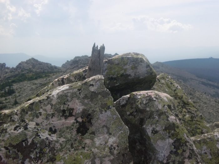 Обломок вершинного тура на одной из гор каскада Нургуш-4 (1197м-1267м-1196м)