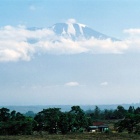 Вид на Килиманджаро с дороги в Арушу .Танзания. Африка.