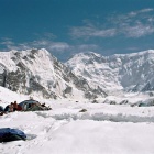 Вид из базового лагеря на пик Победы (7439м).